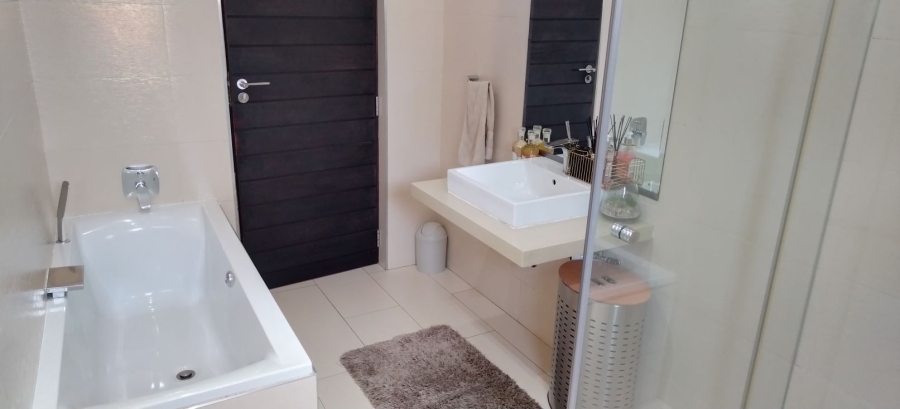 4 Bedroom Property for Sale in Oos Einde North West